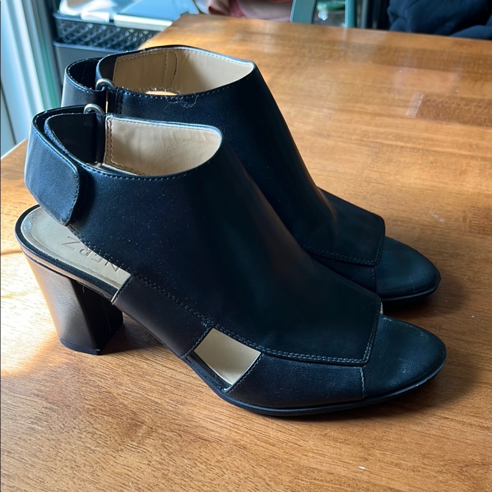 Naturalizer Black Heeled Booties with Cutout and Chunky Heel-Size 8-Used